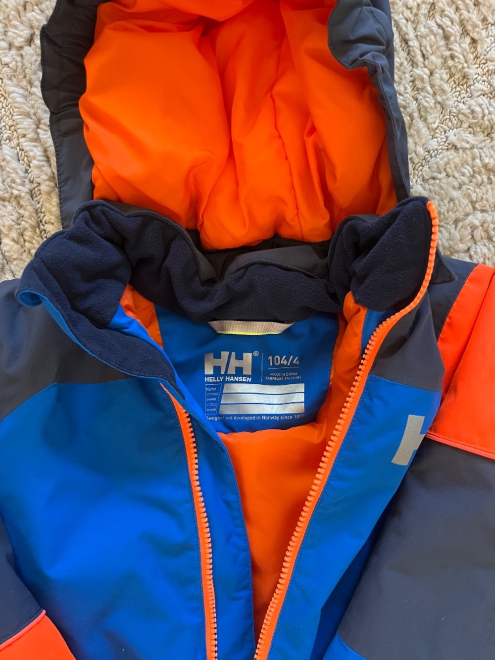 Helly Hansen 4T winter jacket - Picture 2 of 3
